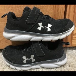 YOUTH SIZE 1, boys UNDER ARMOUR  SHOES